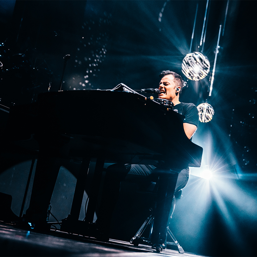 One Vision of Queen, Piano, band, Marc Martel, background, Amsterdam, AFAS Live